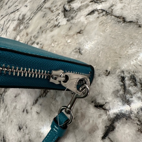 Coach - Picture 9 of 13